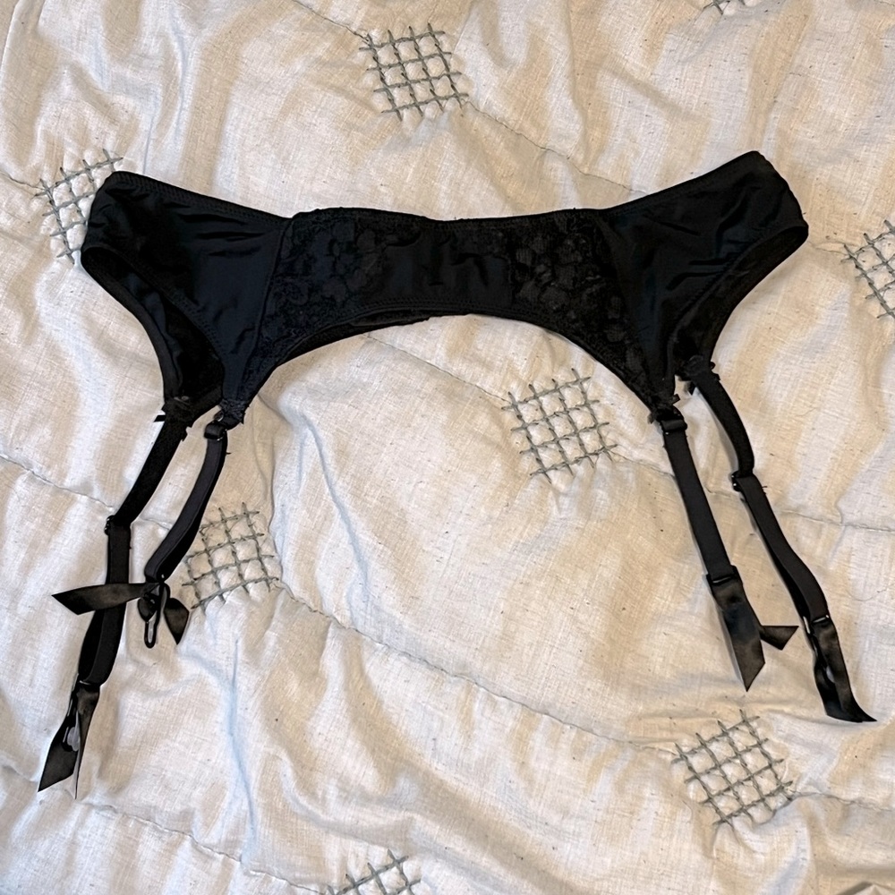 LA SENZA Garter Belt